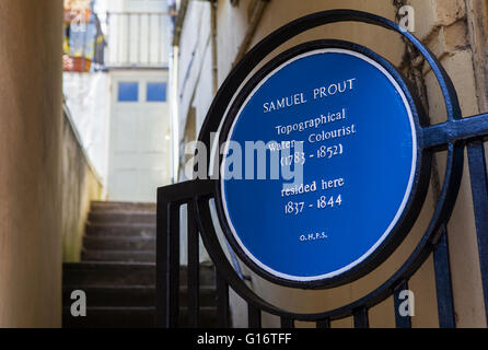 1 APRILE 2016: una targa blu contrassegnando la posizione in cui master acquarellista Samuel Prout una volta vivevano in Hastings, Regno Unito. Foto Stock