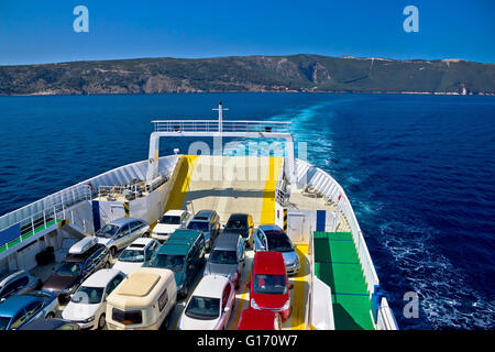 Ferry boat linea turistica a isola, isola di Cres, Croazia Foto Stock