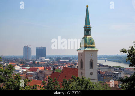 Torre di San Martin's Cathedral di Bratislava, Slovacchia Foto Stock