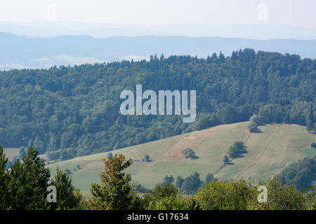 Splendida vista monti Bieszczady in Polonia - La prospettiva aerea Foto Stock