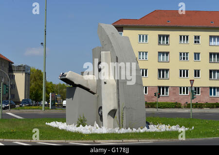 Kunst, Wolf Vostell "zwei Beton-Cadillacs in forma der nackten Maja', Rathenauplatz, Halensee, Wilmersdorf, Berlino, Deutschland Foto Stock