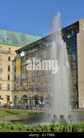 Akademie der Kuenste, Pariser Platz, nel quartiere Mitte di Berlino, Deutschland / Akademie der Künste Foto Stock