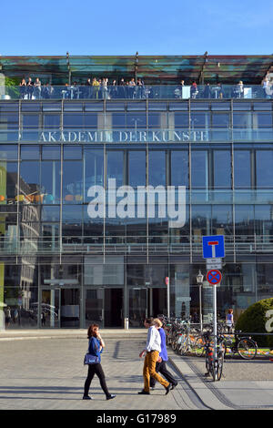 Akademie der Kuenste, Pariser Platz, nel quartiere Mitte di Berlino, Deutschland / Akademie der Künste Foto Stock