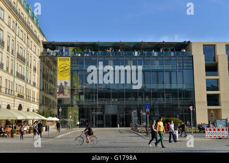 Akademie der Kuenste, Pariser Platz, nel quartiere Mitte di Berlino, Deutschland / Akademie der Künste Foto Stock