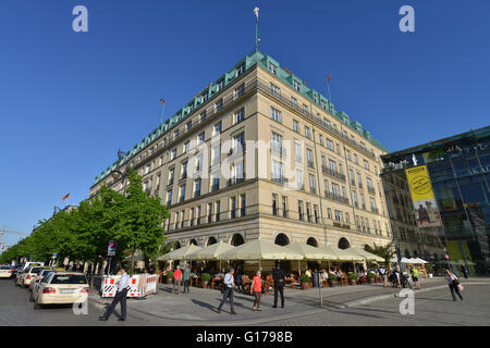 Hotel Adlon, Pariser Platz, nel quartiere Mitte di Berlino, Deutschland Foto Stock