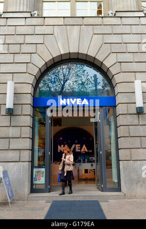 NIVEA Haus, Unter den Linden, nel quartiere Mitte di Berlino, Deutschland Foto Stock