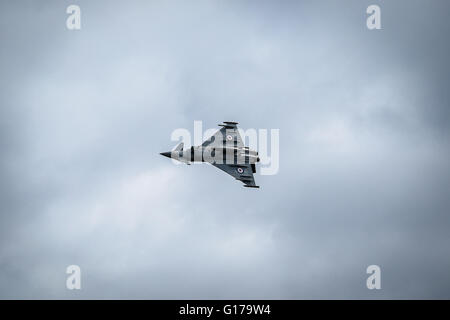 Aerei, jet ed elicotteri volare durante air show Foto Stock