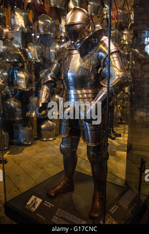 LONDON, Regno Unito - 10 APRILE 2016: una armatura appartenenti al Re Enrico VIII sul display nella Royal Armouries presso la Torre di Lo Foto Stock