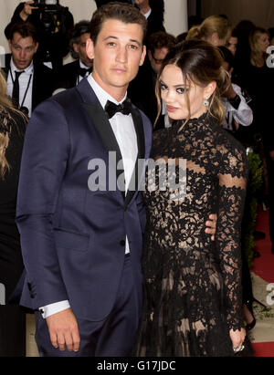 La città di New York, Stati Uniti d'America - 2 Maggio 2016: Miles Teller e Keleigh Sperry frequentare il 2016 incontrato Gala Foto Stock