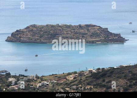 Isola di Spinalonga e Castello, ex lebbrosario, nella baia di Mirabello, Creta, Grecia Foto Stock