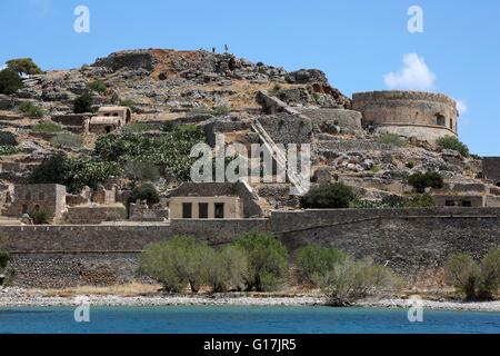 Isola di Spinalonga e Castello, ex lebbrosario, nella baia di Mirabello, Creta, Grecia Foto Stock