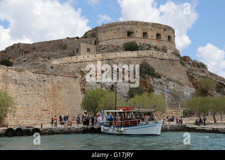 Isola di Spinalonga e Castello, ex lebbrosario, nella baia di Mirabello, Creta, Grecia Foto Stock