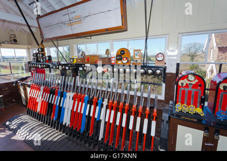 L'interno dell'signalbox a vescovi Lydeard stazione sul West Somerset Railway, England, Regno Unito Foto Stock