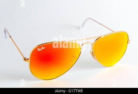 Ray Ban Aviator Occhiali da sole ORB3025-112-69 Foto Stock