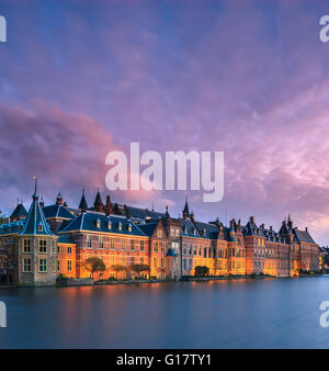 Il Binnenhof (Olandese), corte interna (Inglese) è un complesso di edifici nel centro di Hague, accanto al Hofvijver la Foto Stock