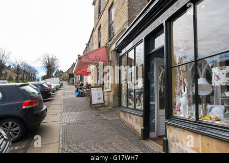 Ian Wright interni shop sulla collina a361 attraverso burford, oxfordshire, Regno Unito Foto Stock