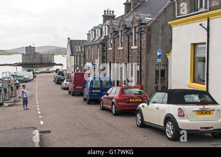 Il castello di Kisimul in Castlebay,Barra, Scozia, è la vecchia roccaforte dei MacNeils Foto Stock