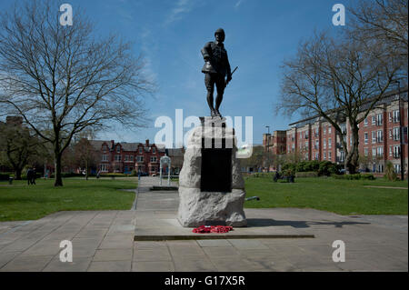 Boer War Memorial raffigurante il Colonnello William MacCarthy O'Leary e dedicato al sud reggimento Lancashire Foto Stock