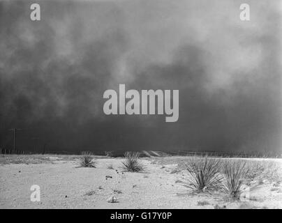 Nero pesante di nubi di polvere con un incremento di oltre il Texas Panhandle, Texas, Stati Uniti d'America, Arthur Rothstein per la Farm Security Administration, Marzo 1936 Foto Stock