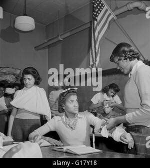 Studenti in First Aid Class, Banneker Junior High School, Washington DC, USA, Marjorie Collins, USA Farm Security Administration, marzo 1942 Foto Stock