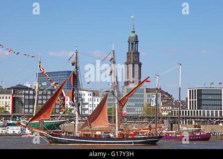 Impressioni della 827th compleanno del porto di Amburgo Foto Stock