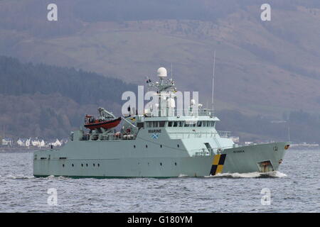 MPV Minna di Marine Scozia (precedentemente la pesca scozzese Protection Agency), passando Kempock punto sul Firth of Clyde. Foto Stock