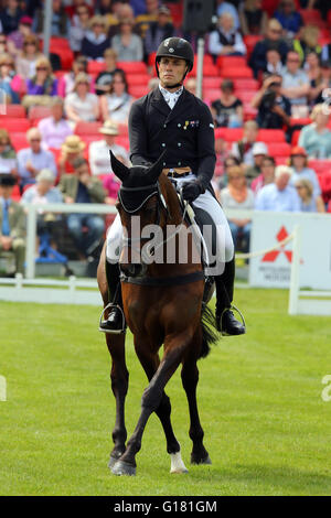 Paolo Tapner (Australia) Vanir Kamira eseguendo la loro prova di dressage presso la Mitsubishi Badminton Horse Trials 2016 Foto Stock