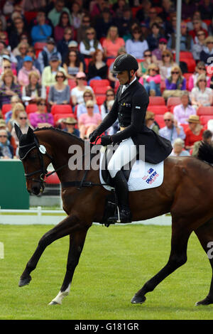 Paolo Tapner (Australia) Vanir Kamira eseguendo la loro prova di dressage presso la Mitsubishi Badminton Horse Trials 2016 Foto Stock