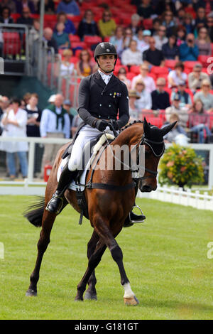 Paolo Tapner (Australia) Vanir Kamira eseguendo la loro prova di dressage presso la Mitsubishi Badminton Horse Trials 2016 Foto Stock