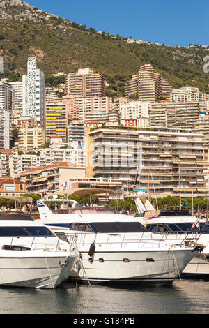 Yacht ormeggiati nel porto di Monaco, Porto Ercole e La Condamine, Monaco, Cote D'Azur, in Francia Foto Stock