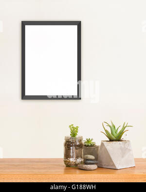 Succulento piante verdi pietre e mockup del telaio Foto Stock