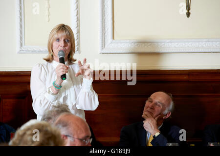 Juliet Nicolson al oldie pranzo letterario 05-10-16 Foto Stock