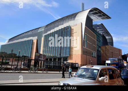 Francis Crick laboratori dell Istituto & Taxi a Londra Foto Stock