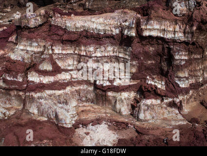 Canyon di sale fatta di strati di Alite e gesso nella depressione di Danakil, regione di Afar, Dallol, Etiopia Foto Stock