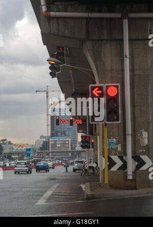 Scena di strada che mostra il semaforo, Addis Abeba regione, Addis Abeba, Etiopia Foto Stock