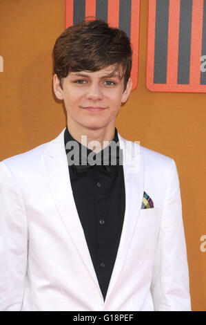 Los Angeles, California, USA. Il 10 maggio, 2016. 10 maggio 2016 - Los Angeles California USA - Attore TY SIMPKINS al Nice Guys Premiere tenutasi presso la leva TCL Chinese Theatre, Hollywood. Credito: Paolo Fenton/ZUMA filo/Alamy Live News Foto Stock