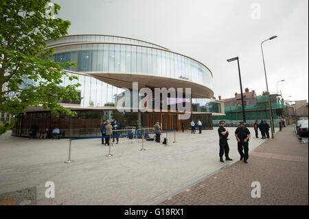 Blavatnik Scuola di governo, Oxford, UK. 11 maggio 2016. Il Duca di Cambridge, il principe William, rende una visita ufficiale per la nuova costruzione della scuola. Credito: Andrew Walmsley/Alamy Live News Foto Stock