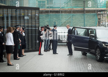 Blavatnik Scuola di governo, Oxford, UK. 11 maggio 2016. Il Duca di Cambridge, il principe William, rende una visita ufficiale per la nuova costruzione della scuola. Credito: Andrew Walmsley/Alamy Live News Foto Stock