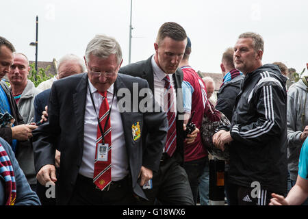 Londra, Regno Unito. Il 10 maggio, 2016. Il sir Alex Ferguson, manager del Manchester United dal 1986 al 2013, arriva per ultima sempre corrispondere al Boleyn Ground. Foto Stock