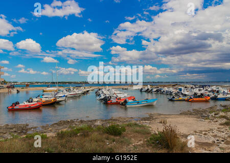 Barche a Torre Lapillo Foto Stock