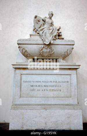 Tomba di Niccolò Machiavelli filosofo nella Basilica di Santa Croce a Firenze Toscana Italia Foto Stock