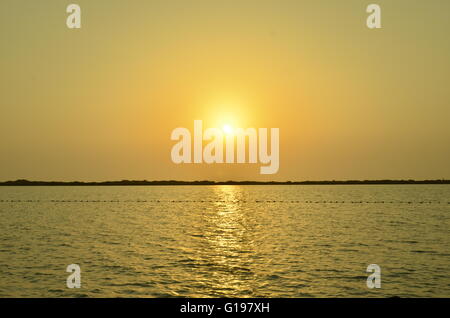 Sunset Beach, Thuwal, Arabia Saudita la spiaggia ed il porto per il turismo nei pressi della città di Jeddah, Arabia Saudita Foto Stock