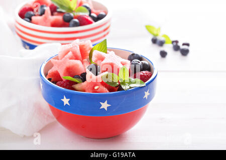 Macedonia di frutta con anguria e mirtilli Foto Stock