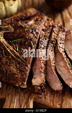 Bistecca cotta su di una griglia Foto Stock