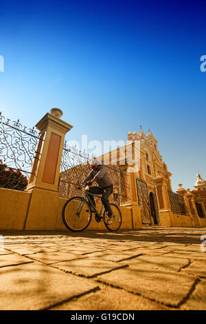 Chiesa e Convento della Teresas, o convento dei Carmelitani Scalzi di San Giuseppe è stata fondata nel 1628. Poiché si tratta di una casa delle monache, si trova a pochi metri dalla cattedrale di Cordoba, Argentina. Cuore della città. Foto Stock