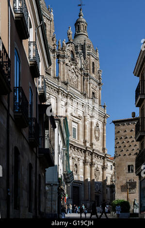 Casa de las Conchas e La Clerecia, Salamanca Castiglia e Leon, Spagna Foto Stock