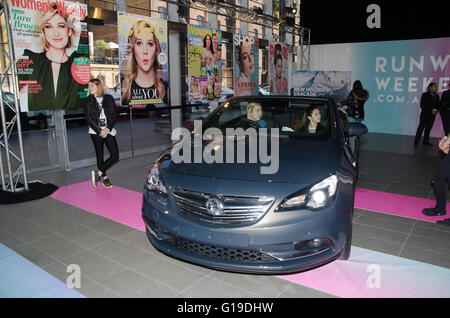 Sydney, Australia - 29 agosto 2015: weekend sulla pista è una due giorni di fashion show oltre il 29 - 30 Agosto presso il Terminal Passeggeri Oltreoceano in Circular Quay di Sydney. La mostra offre una vasta gamma di marchi tra cui Cleo, Billabong, Cosmo, Revlon, Holdon, Elle e altro ancora Foto Stock