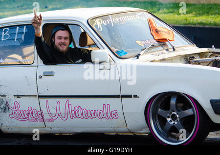 Sydney, Australia. 5 Ottobre, 2015. I driver forniti gli spettatori e giudici il loro miglior burnout durante il 2015 Burnout Maina concorrenza che ha avuto luogo presso la Western Sydney Dragway Internazionale (Sydney Dragway) Foto Stock