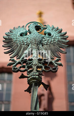 Eagle scultura, Romerberg, di Francoforte sul Meno, Hesse, Germania / Römerberg Foto Stock