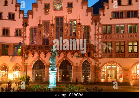 Gerechtigkeitsbrunnen, fontana di giustizia, il municipio Romer, Romerberg, di Francoforte sul Meno, Hesse, Germania / Römer, Römerberg Foto Stock